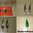 Shakespeare t�pytky + 2 kr�t Pflueger Linker t�pytky - Vpravo naho�e a vlevo dole naobr�zku jsou t�pytky Shakespeare Cather Blinker 4306 silber a 4307 gold - d�lka 50 mm.  Vpravo dole je zeleno�ern� t�pytka Shakespeare 4315 - d�lka 50 mm.
